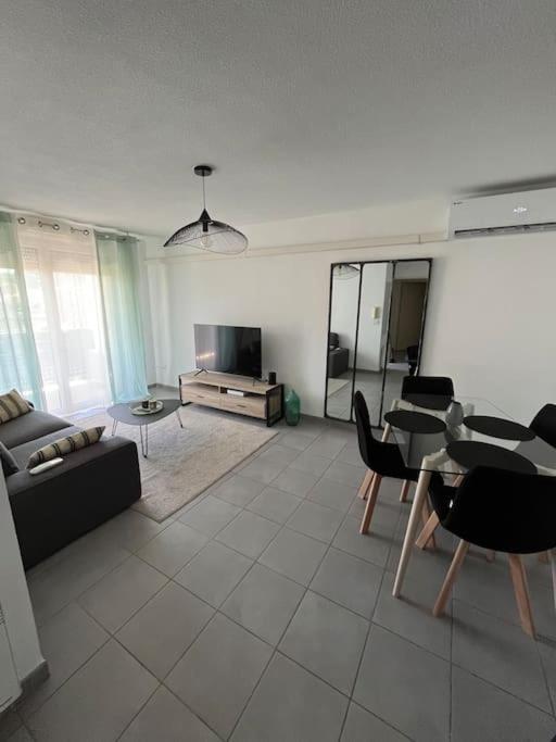 Joli Appt 45 M2 Avec Terrasse Apartment ลูเนล ภายนอก รูปภาพ