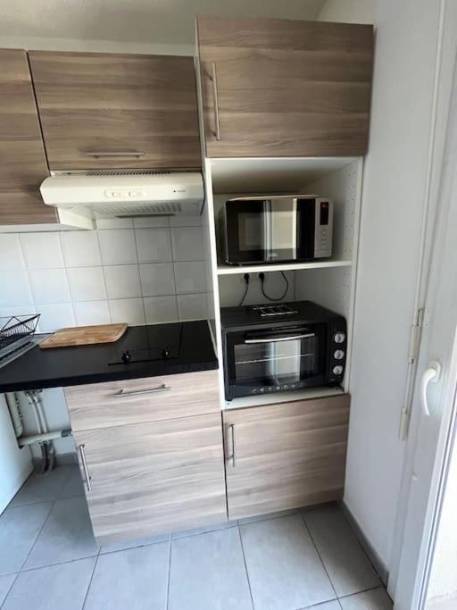 Joli Appt 45 M2 Avec Terrasse Apartment ลูเนล ภายนอก รูปภาพ