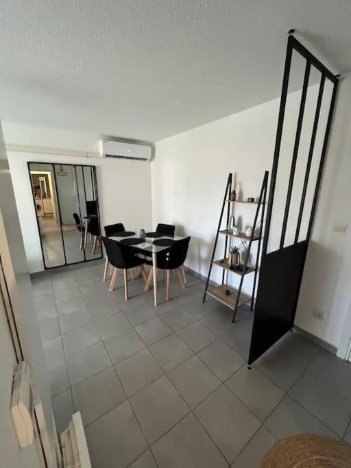 Joli Appt 45 M2 Avec Terrasse Apartment ลูเนล ภายนอก รูปภาพ